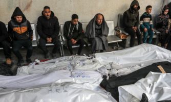 อิสราเอล/เขตยึดครองปาเลสไตน์: หลักฐานใหม่ชี้ว่าการโจมตีที่ไม่ชอบด้วยกฎหมายของอิสราเอลในกาซา ทำให้เกิดการบาดเจ็บล้มตายของพลเรือนมากมาย ท่ามกลางความเสี่ยงอย่างมากที่จะเกิดการฆ่าล้างเผ่าพันธุ์