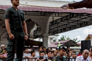 แอมเนสตี้วอนอินโดนีเซียยกเลิกการโบยลงโทษเกย์