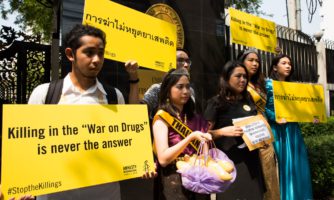 แอมเนสตี้ยื่นจดหมาย-แจกมะม่วง เรียกร้องฟิลิปปินส์ยุติการฆ่านอกกฎหมายในสงครามยาเสพติด